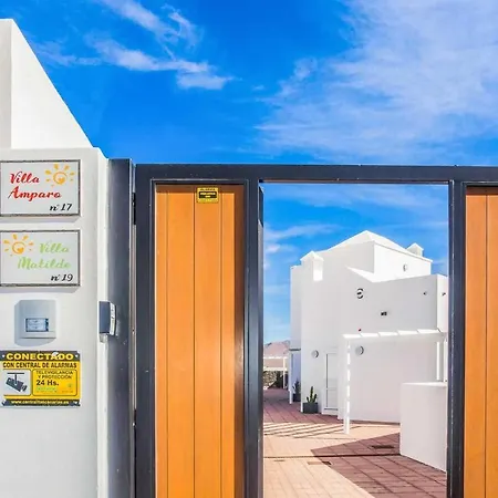 Amparo Villa *