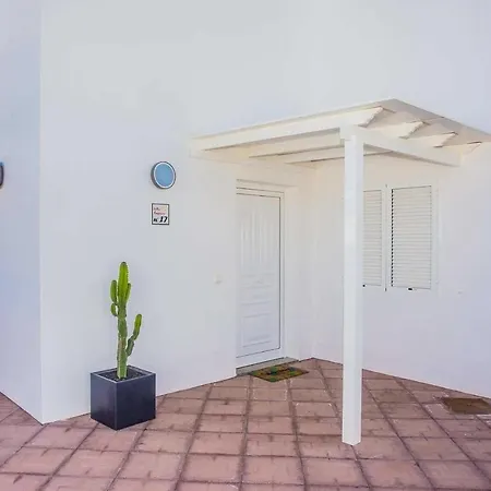 Amparo Villa